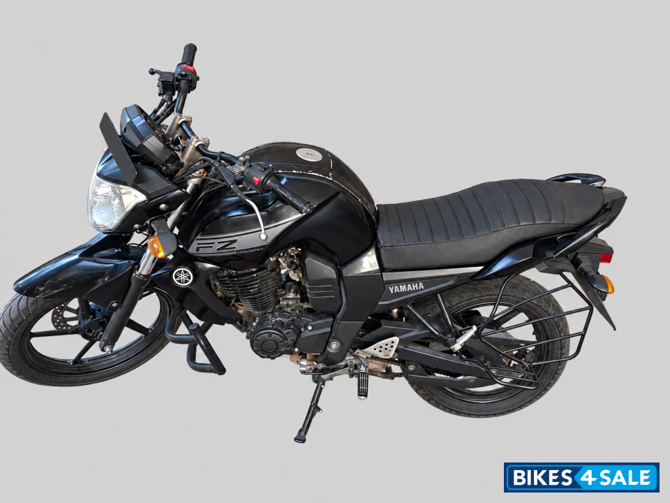 Black Yamaha FZ16