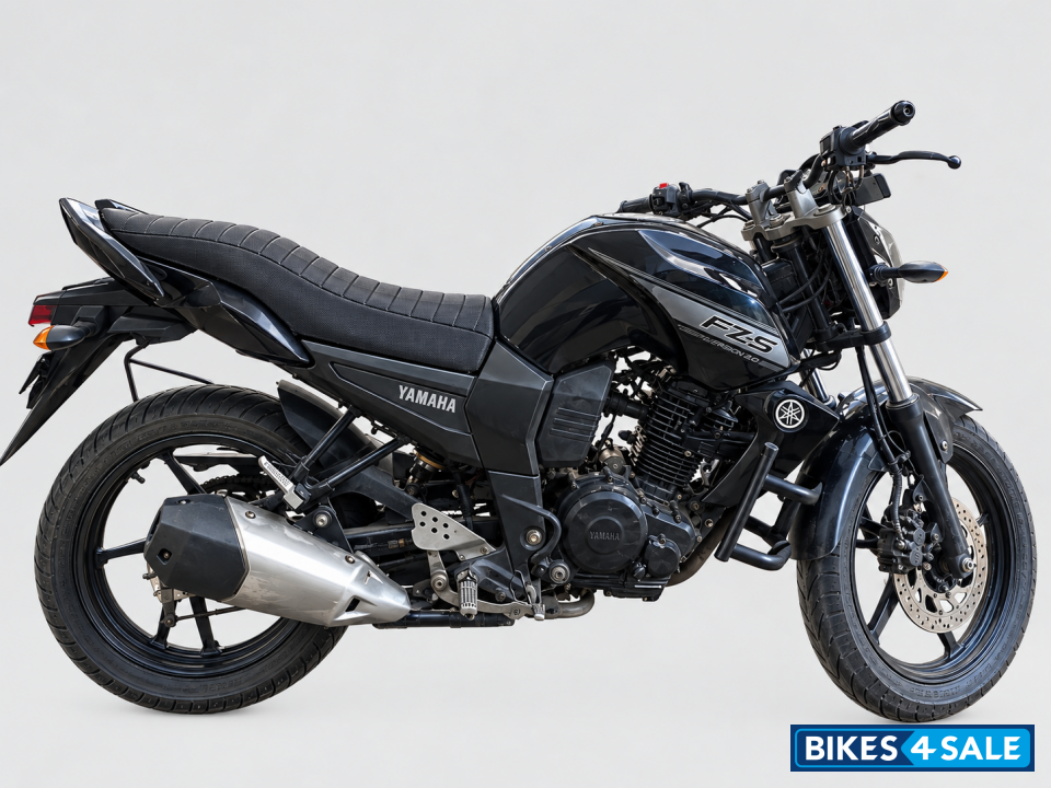 Black Yamaha FZ16 Black Yamaha FZ16