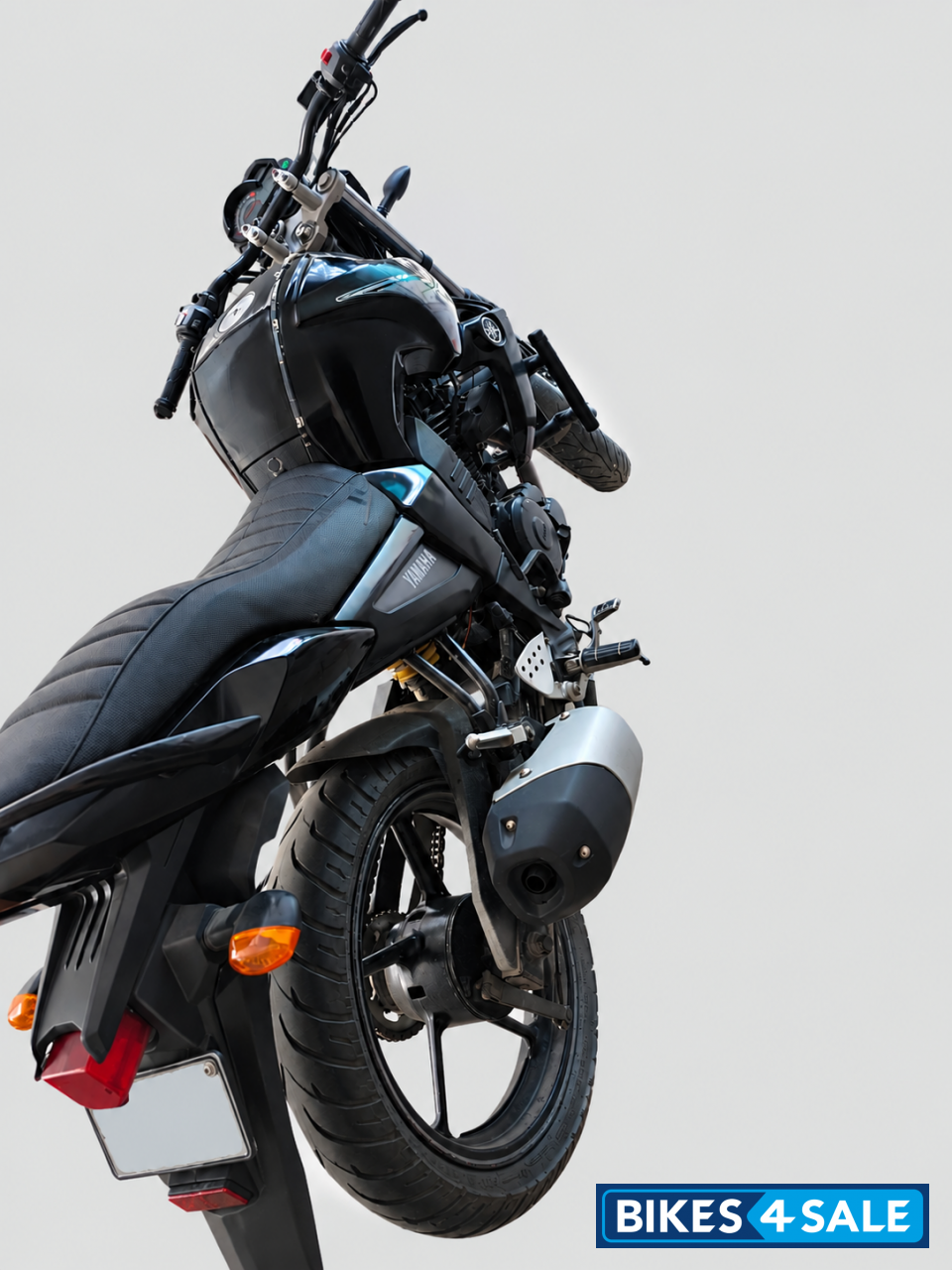 Black Yamaha FZ16 Black Yamaha FZ16