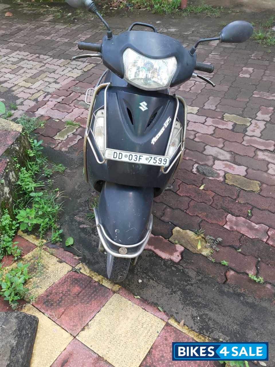 Black Suzuki Access 125