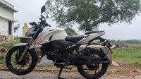 White TVS Apache RTR 200 4V