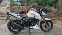 White TVS Apache RTR 200 4V