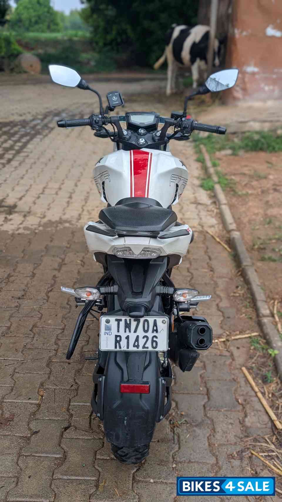 White TVS Apache RTR 200 4V