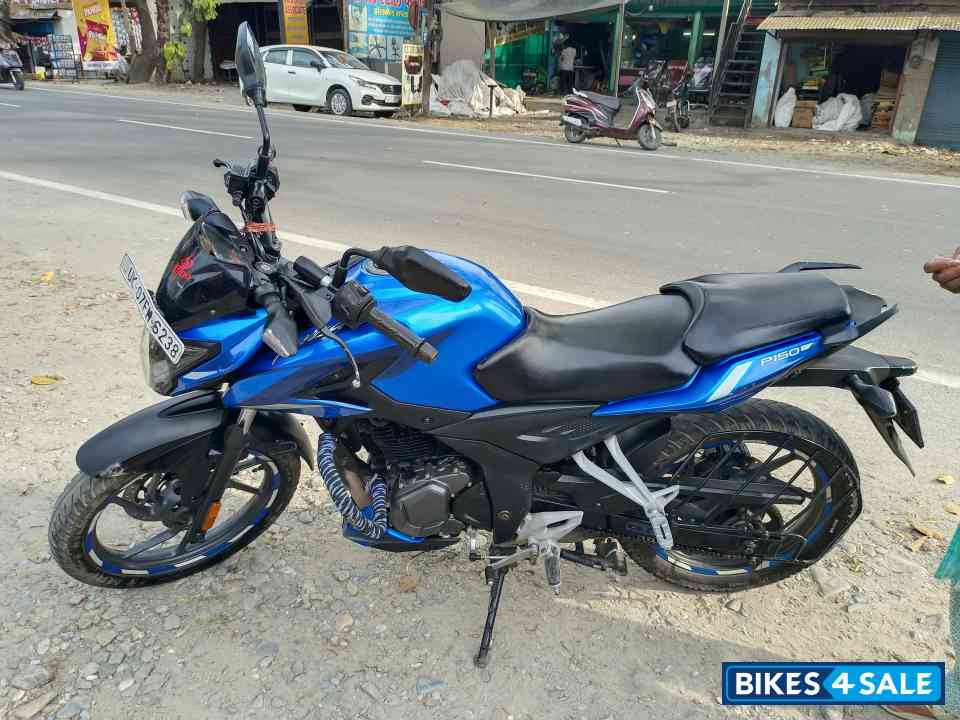 Glossy Caribean Blue Bajaj Pulsar P150 Twin Disc Split Seat Glossy Caribean Blue Bajaj Pulsar P150 Twin Disc Split Seat