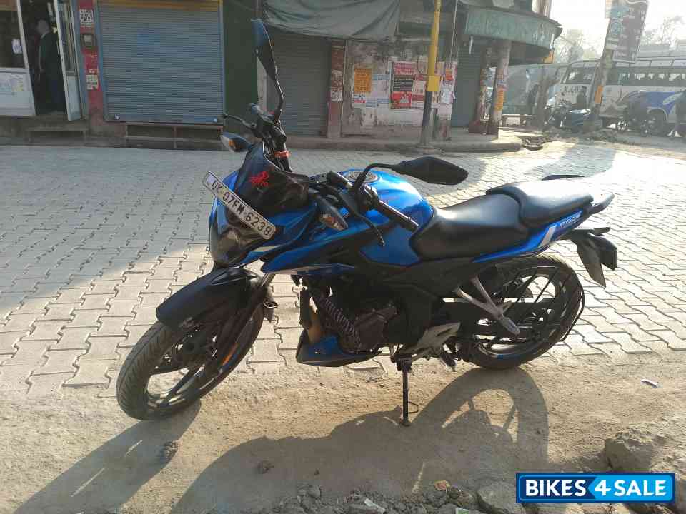 Glossy Caribean Blue Bajaj Pulsar P150 Twin Disc Split Seat Glossy Caribean Blue Bajaj Pulsar P150 Twin Disc Split Seat