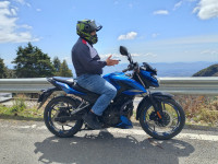 Glossy Caribean Blue Bajaj Pulsar P150 Twin Disc Split Seat