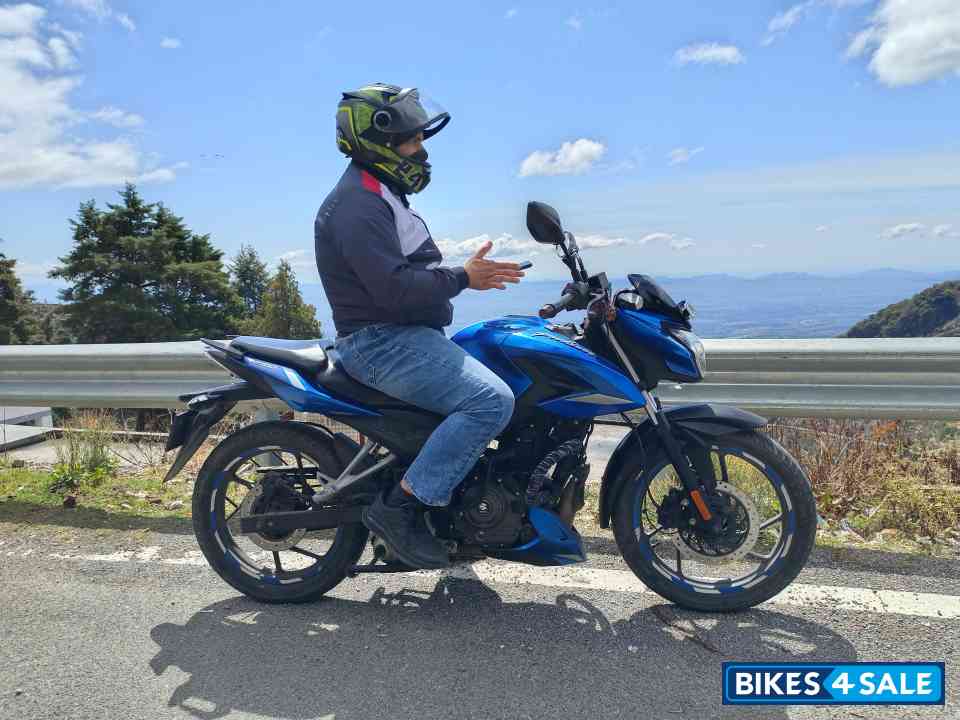 Glossy Caribean Blue Bajaj Pulsar P150 Twin Disc Split Seat Glossy Caribean Blue Bajaj Pulsar P150 Twin Disc Split Seat