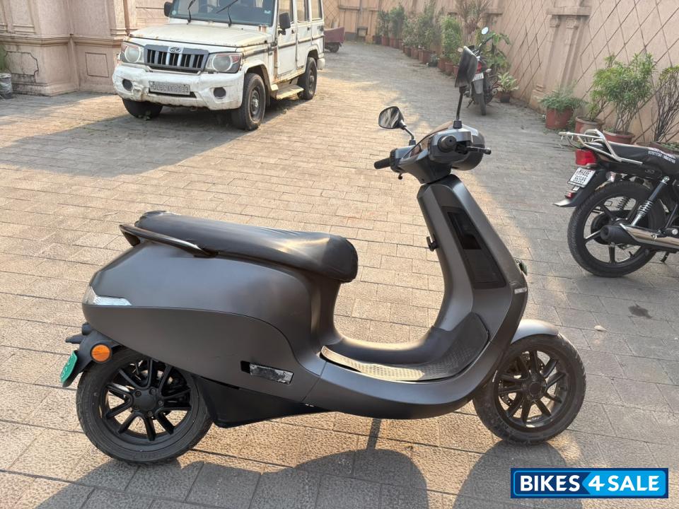 Anthracite Grey Ola S1 Pro
