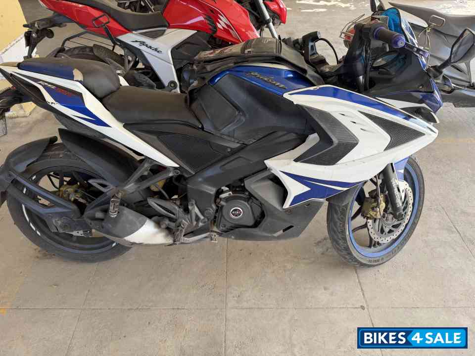 Bajaj Pulsar RS 200 ABS