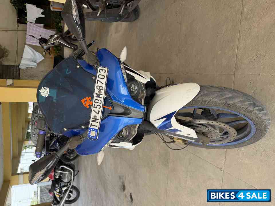Bajaj Pulsar RS 200 ABS