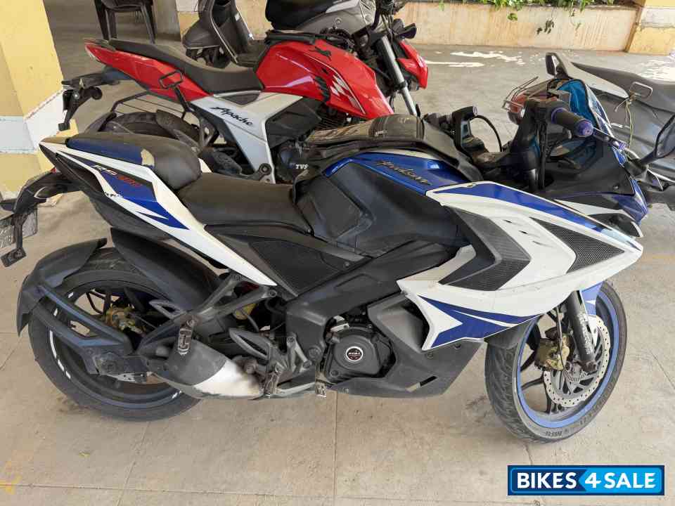 Bajaj Pulsar RS 200 ABS