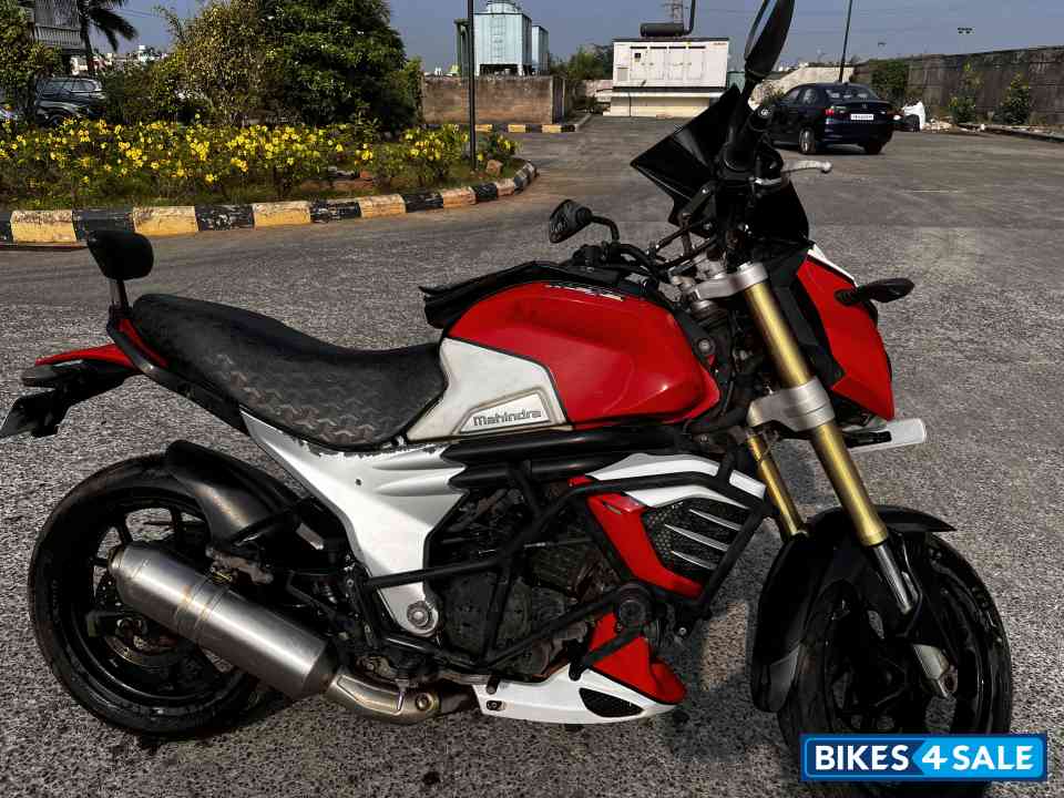 Red And White Mahindra Mojo Red And White Mahindra Mojo