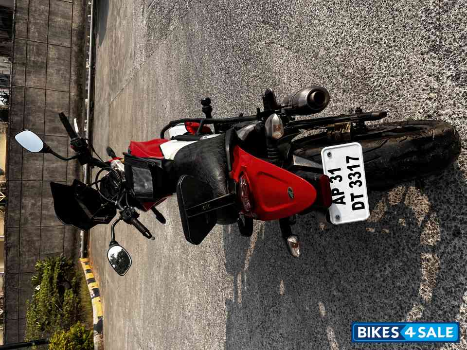 Red And White Mahindra Mojo Red And White Mahindra Mojo