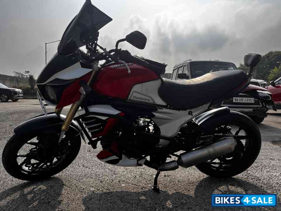 Red And White Mahindra Mojo Red And White Mahindra Mojo