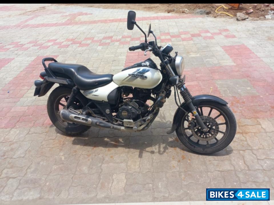 Bajaj Avenger 200 DTS-i Bajaj Avenger 200 DTS-i