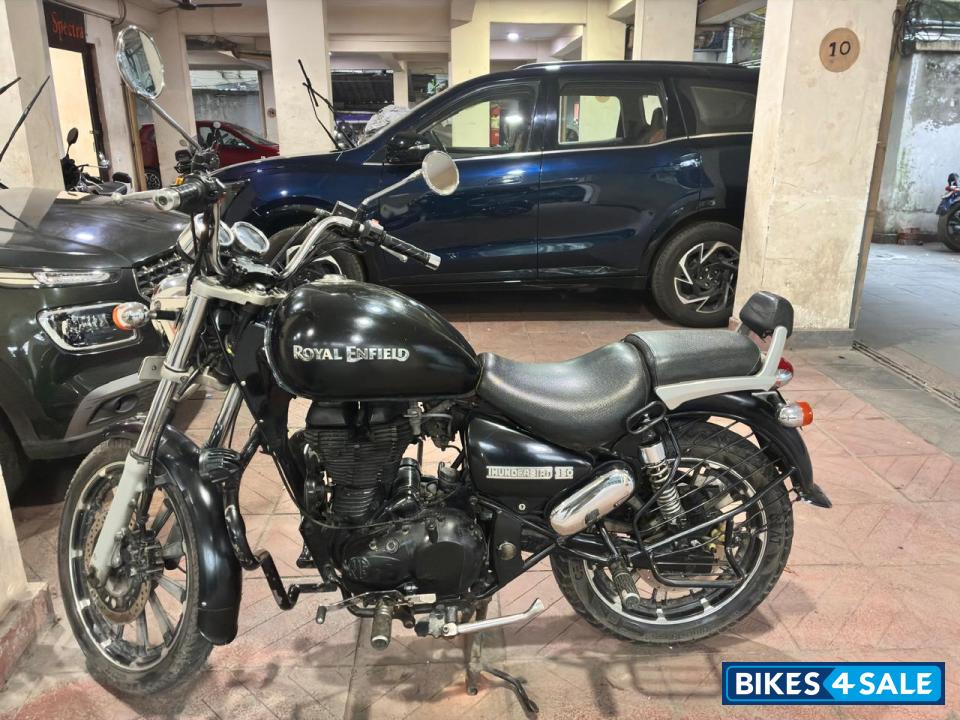 Black Royal Enfield Thunderbird 350 Black Royal Enfield Thunderbird 350