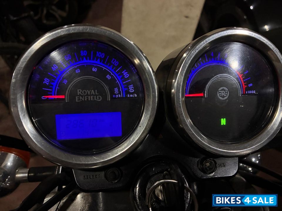 Black Royal Enfield Thunderbird 350 Black Royal Enfield Thunderbird 350
