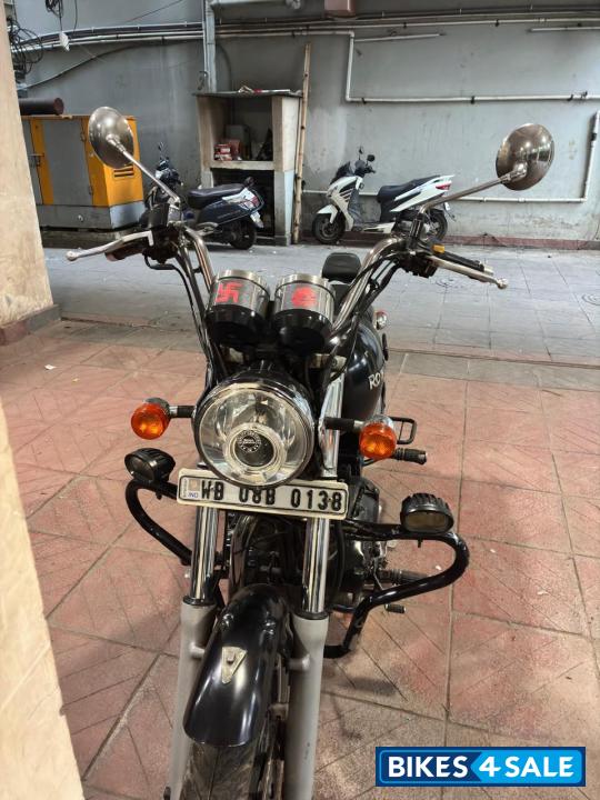 Black Royal Enfield Thunderbird 350 Black Royal Enfield Thunderbird 350