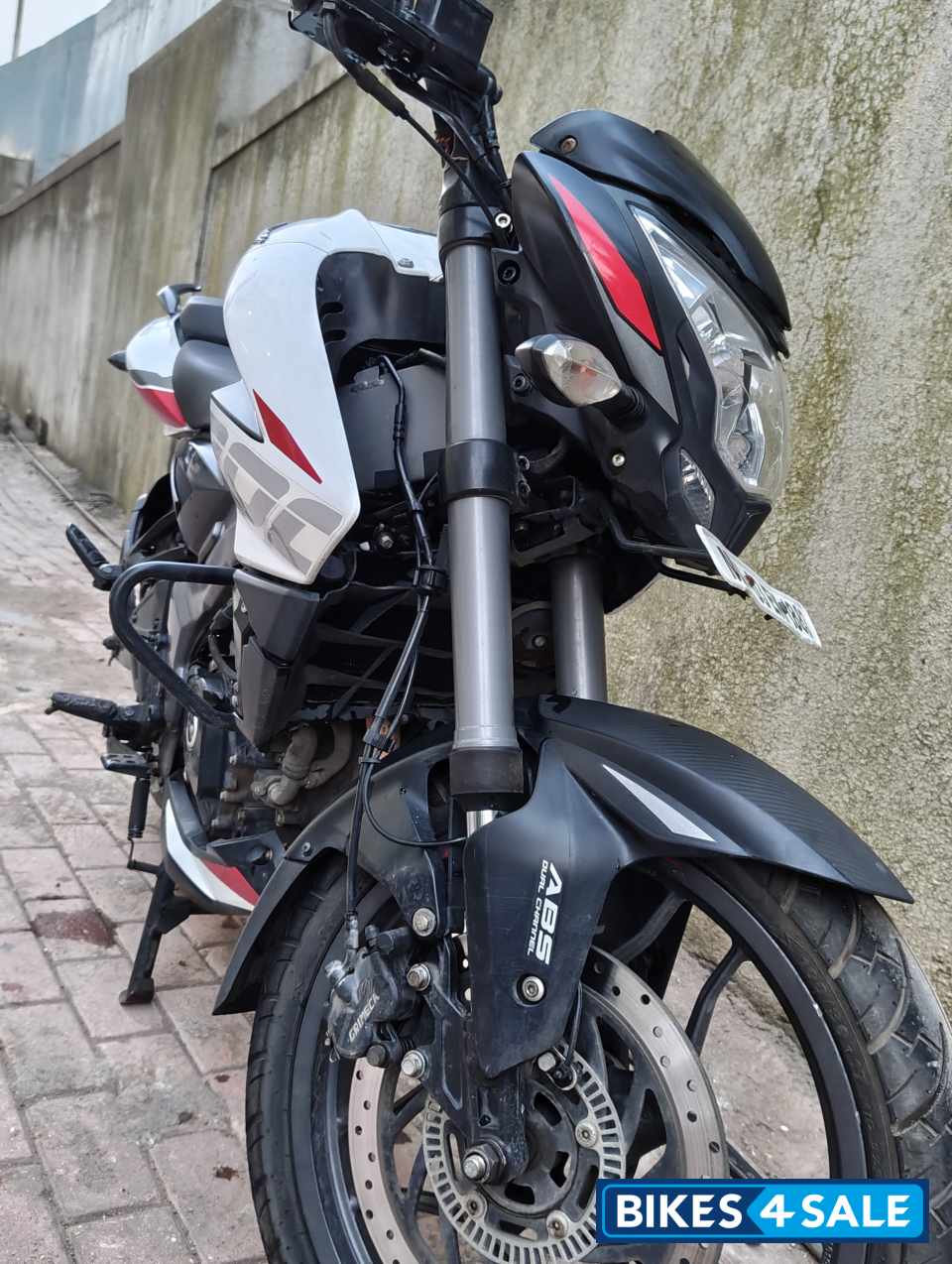 Bajaj Pulsar 200 NS ABS