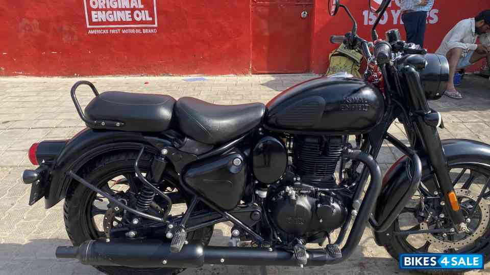Royal Enfield Classic Stealth Black Royal Enfield Classic Stealth Black