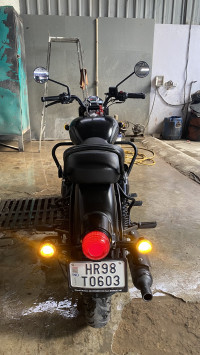 Royal Enfield Classic Stealth Black