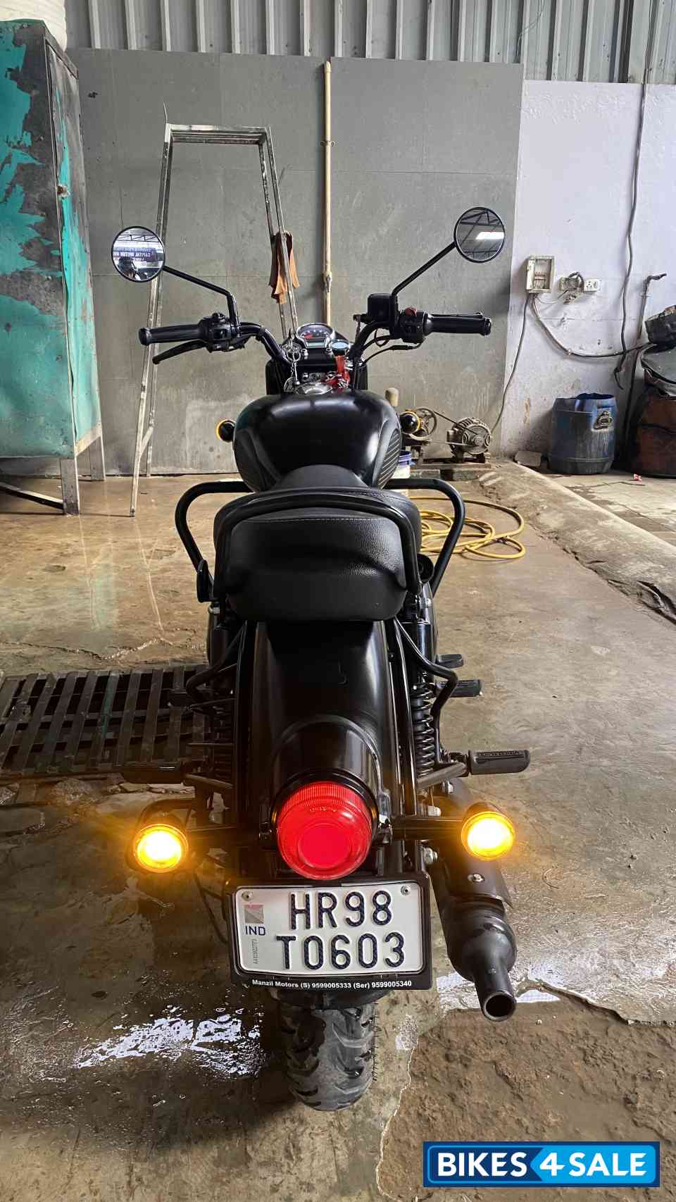 Royal Enfield Classic Stealth Black Royal Enfield Classic Stealth Black