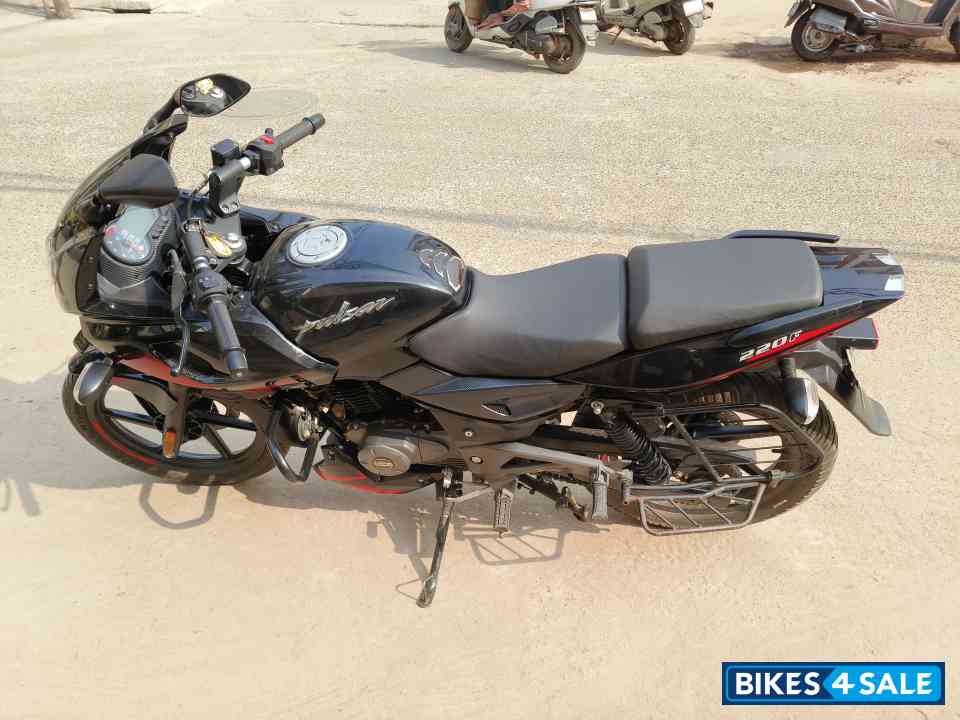 Bajaj Pulsar 220F BS6