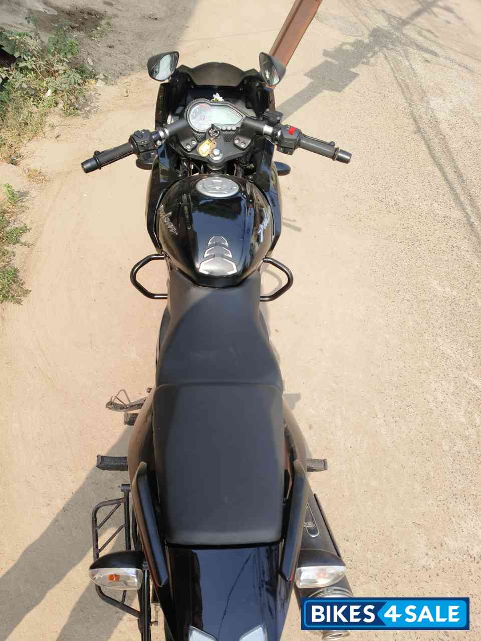 Bajaj Pulsar 220F BS6