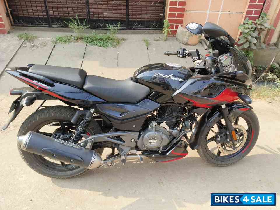 Bajaj Pulsar 220F BS6