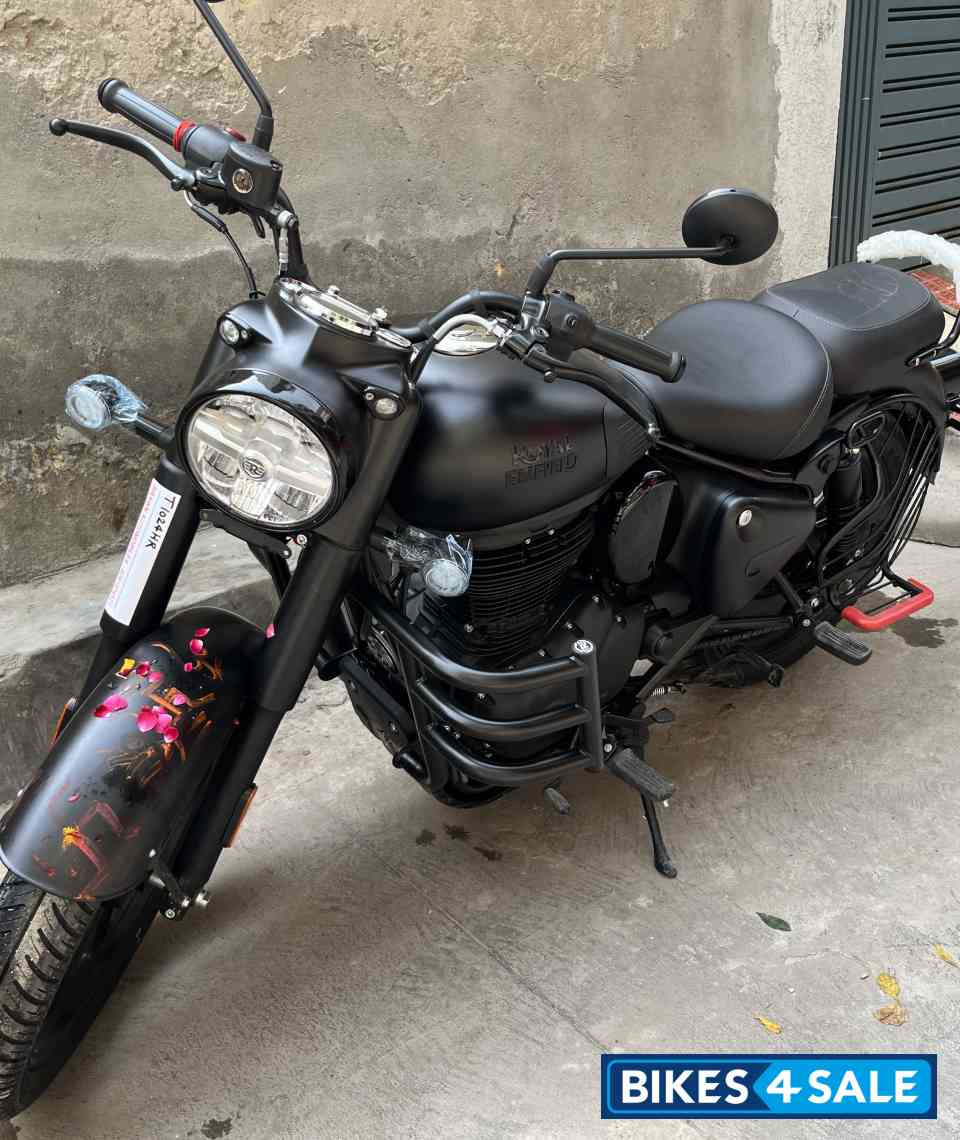 Stealth Black Royal Enfield Classic Stealth Black