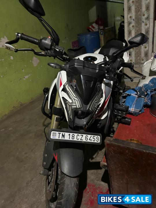 Pearl White Bajaj Pulsar NS400Z