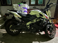 Pearl White Bajaj Pulsar NS400Z