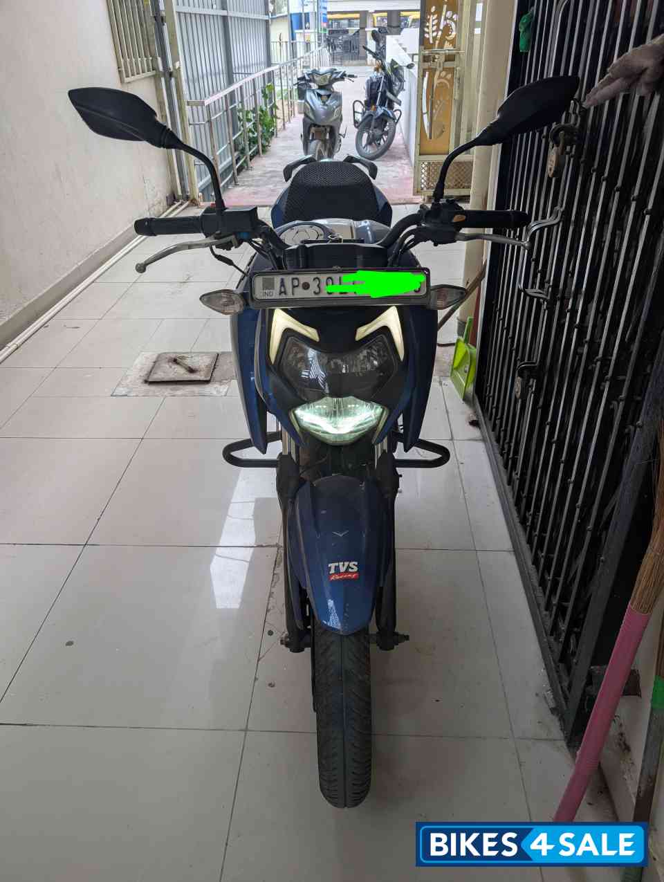 Blue TVS Apache RTR 160 4V