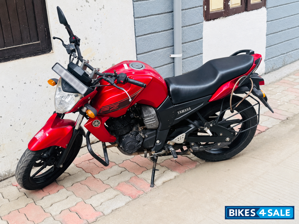 Red Yamaha FZ16