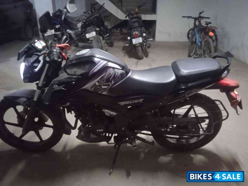 Black TVS Raider Black Panther Edition