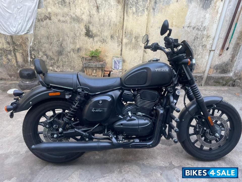Yezdi Roadster Dark