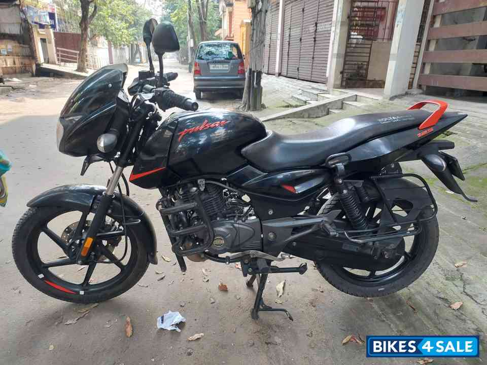 Black Bajaj Pulsar 125