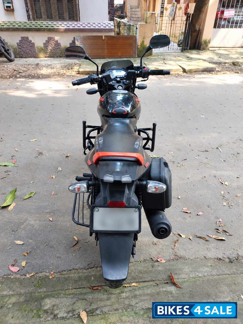 Black Bajaj Pulsar 125 Black Bajaj Pulsar 125
