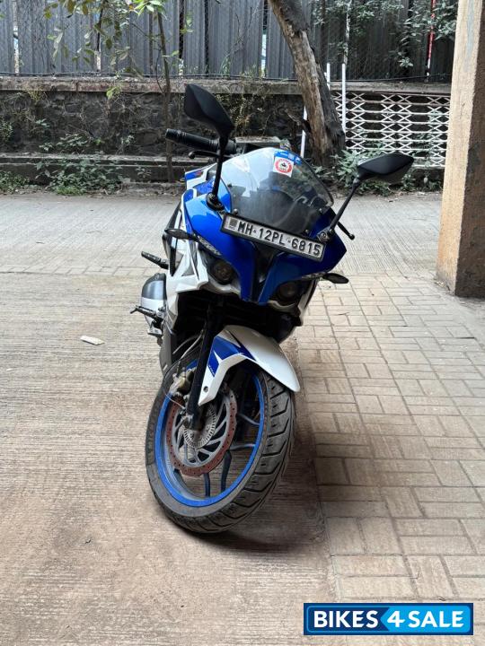 Bajaj Pulsar RS 200 ABS