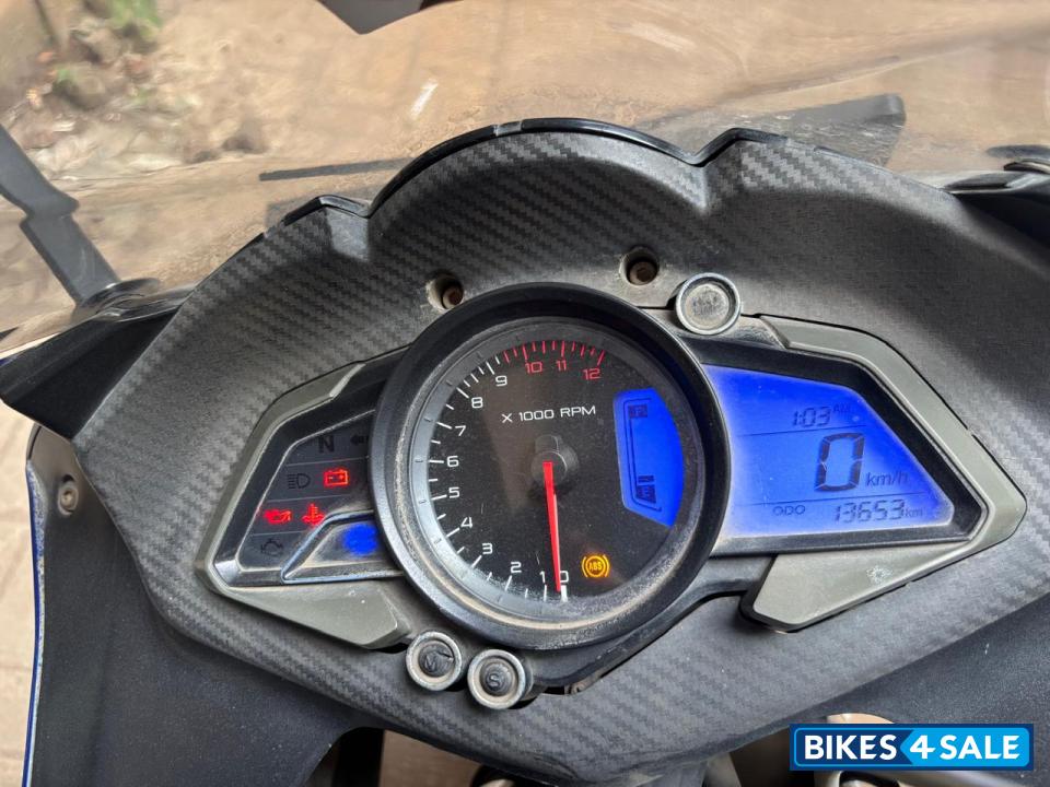 Bajaj Pulsar RS 200 ABS
