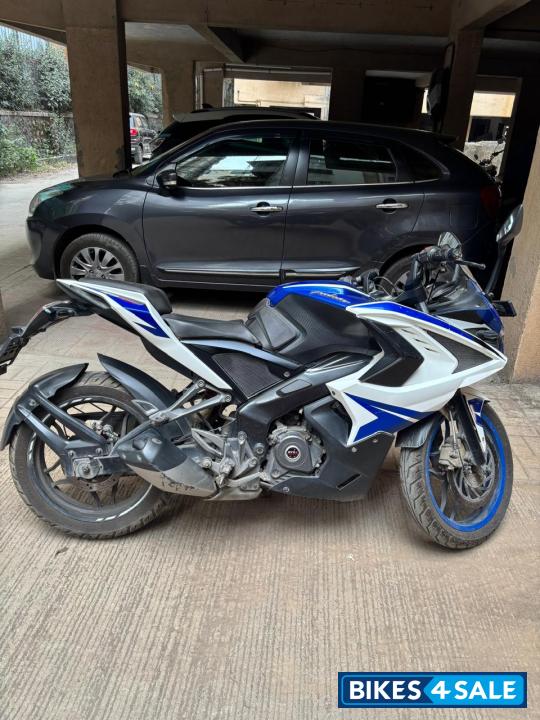Bajaj Pulsar RS 200 ABS
