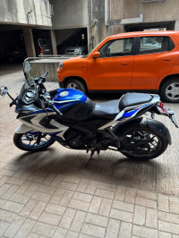 Bajaj Pulsar RS 200 ABS