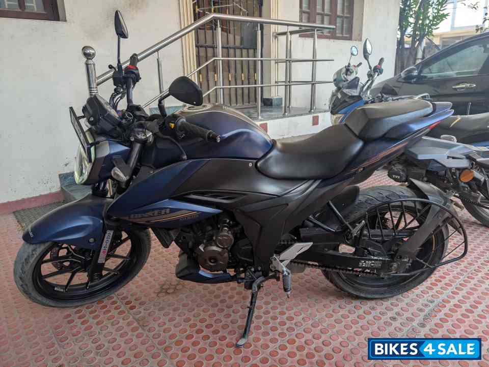 Mat Blue Suzuki Gixxer 250 Mat Blue Suzuki Gixxer 250