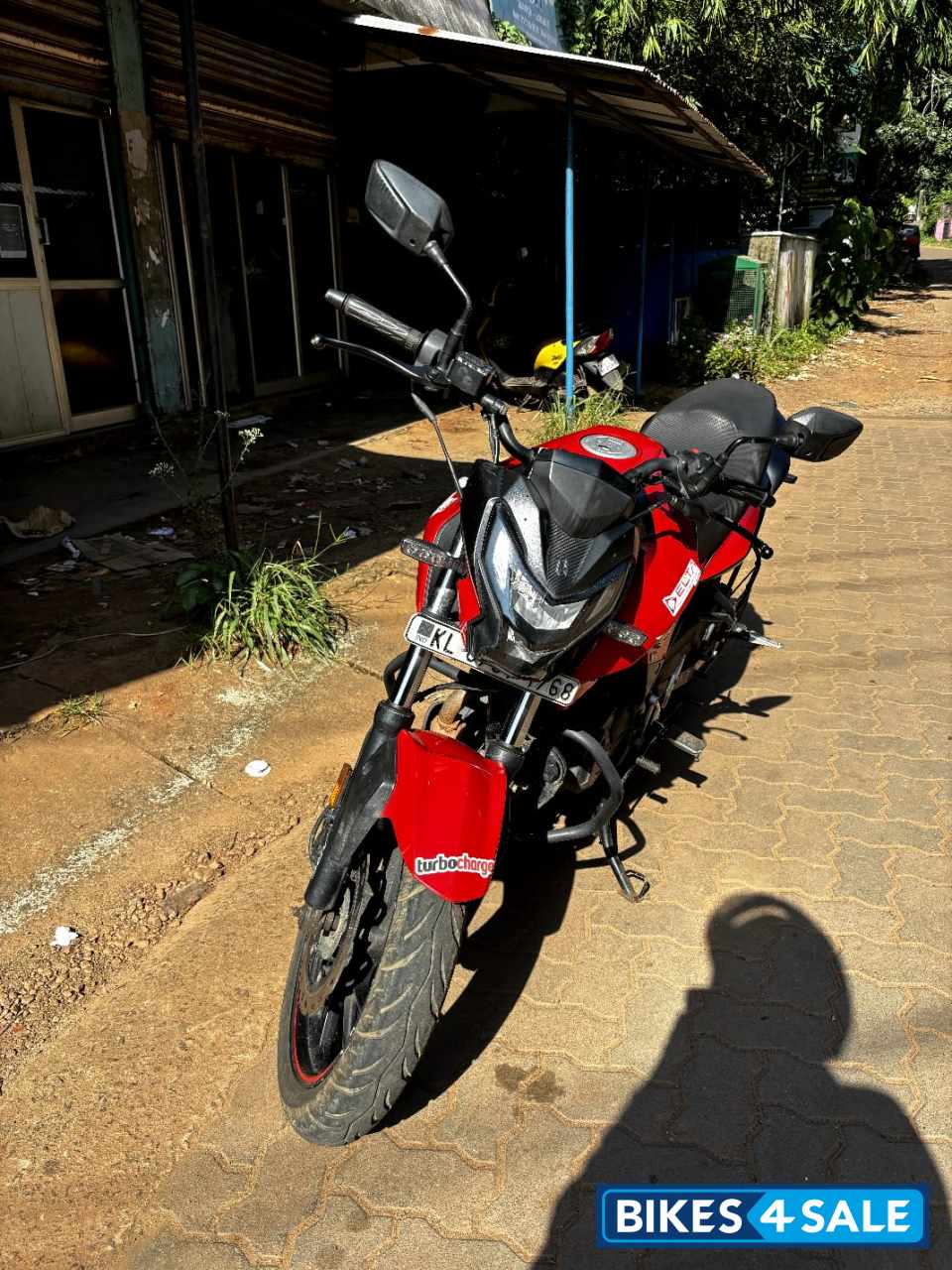 Sport Red Hero Xtreme 160R BS6 Sport Red Hero Xtreme 160R BS6
