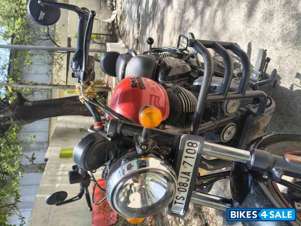 Red Royal Enfield Meteor 350 Fireball Red Royal Enfield Meteor 350 Fireball