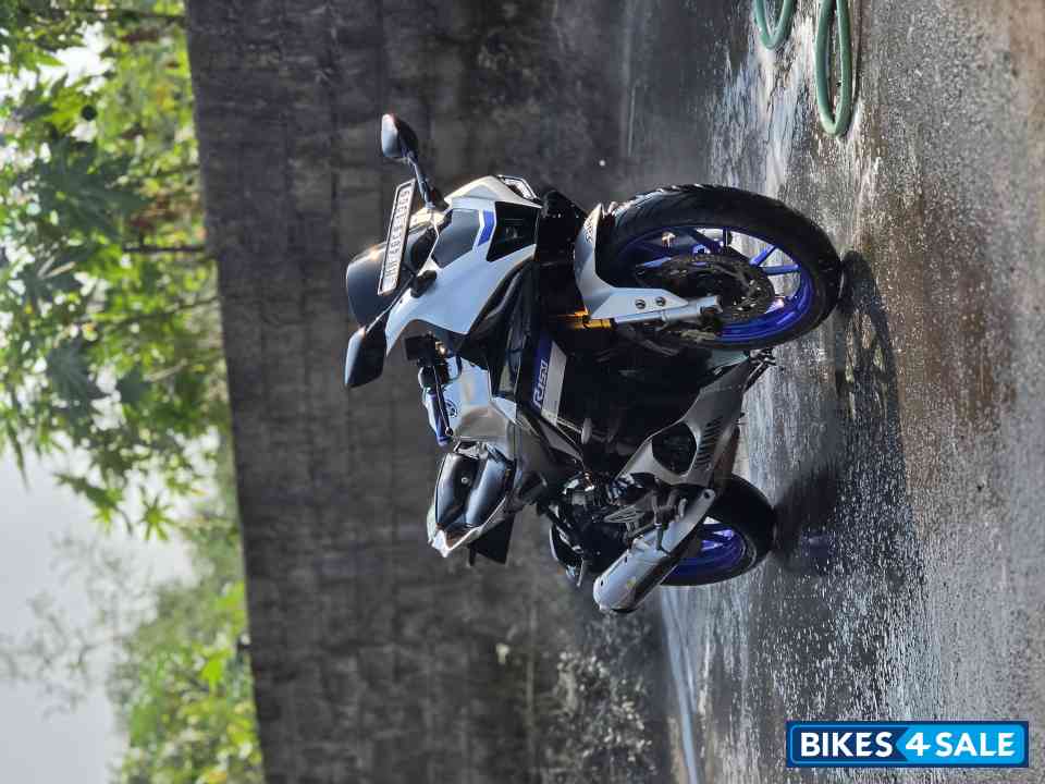 Yamaha R15M
