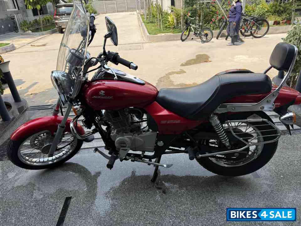 Bajaj Avenger 200 DTS-i