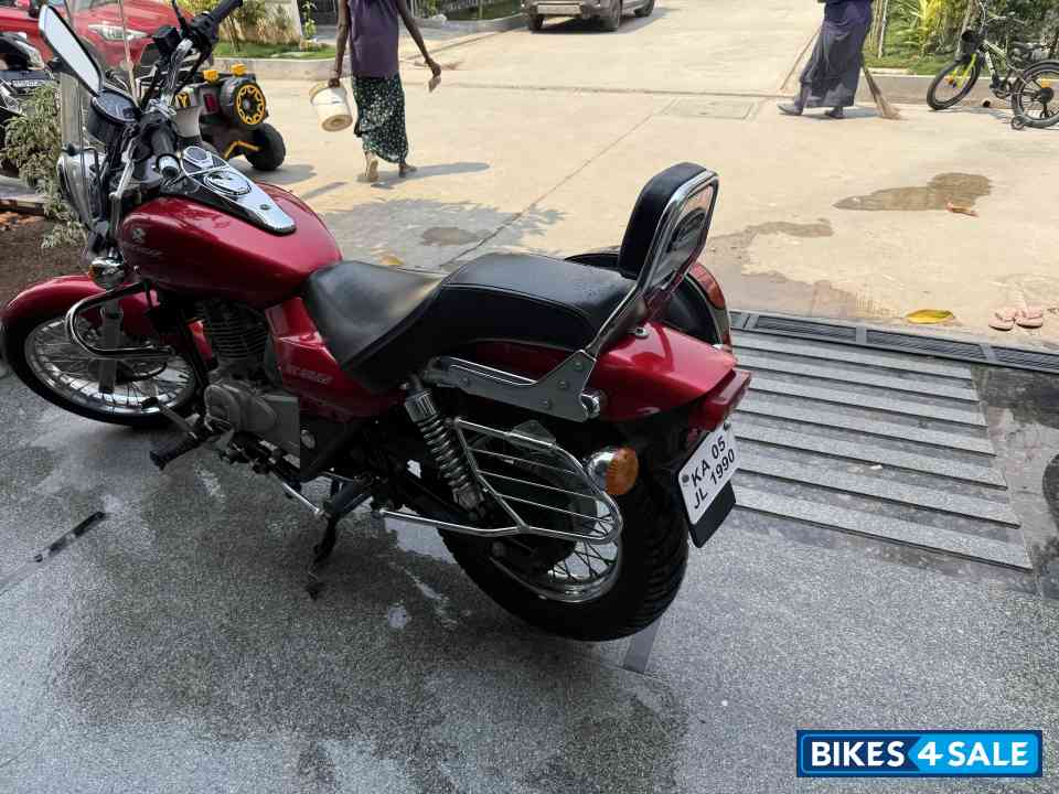 Bajaj Avenger 200 DTS-i Bajaj Avenger 200 DTS-i