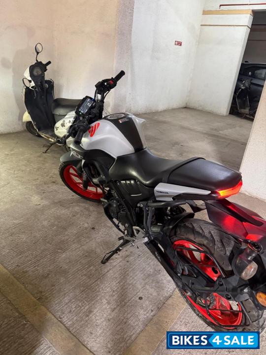 White -orange Yamaha MT-15 BS6 White -orange Yamaha MT-15 BS6