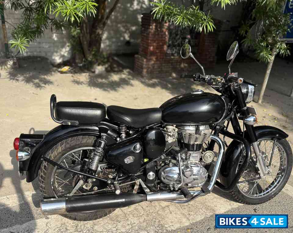 Black Royal Enfield Classic 350